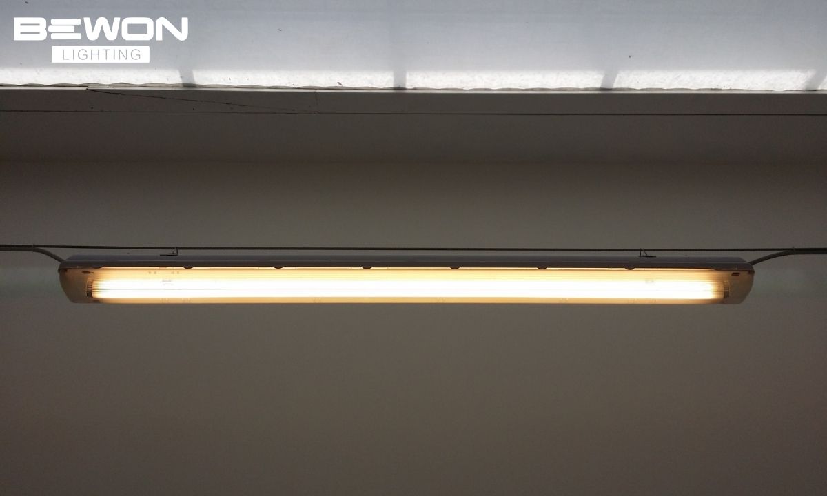 แสงไฟเพี้ยน สีเปลี่ยน จาก Daylight กลายเป็นอมเหลือง